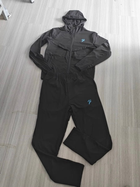 JD Tracksuit HelSvart med Ljusblå Logga